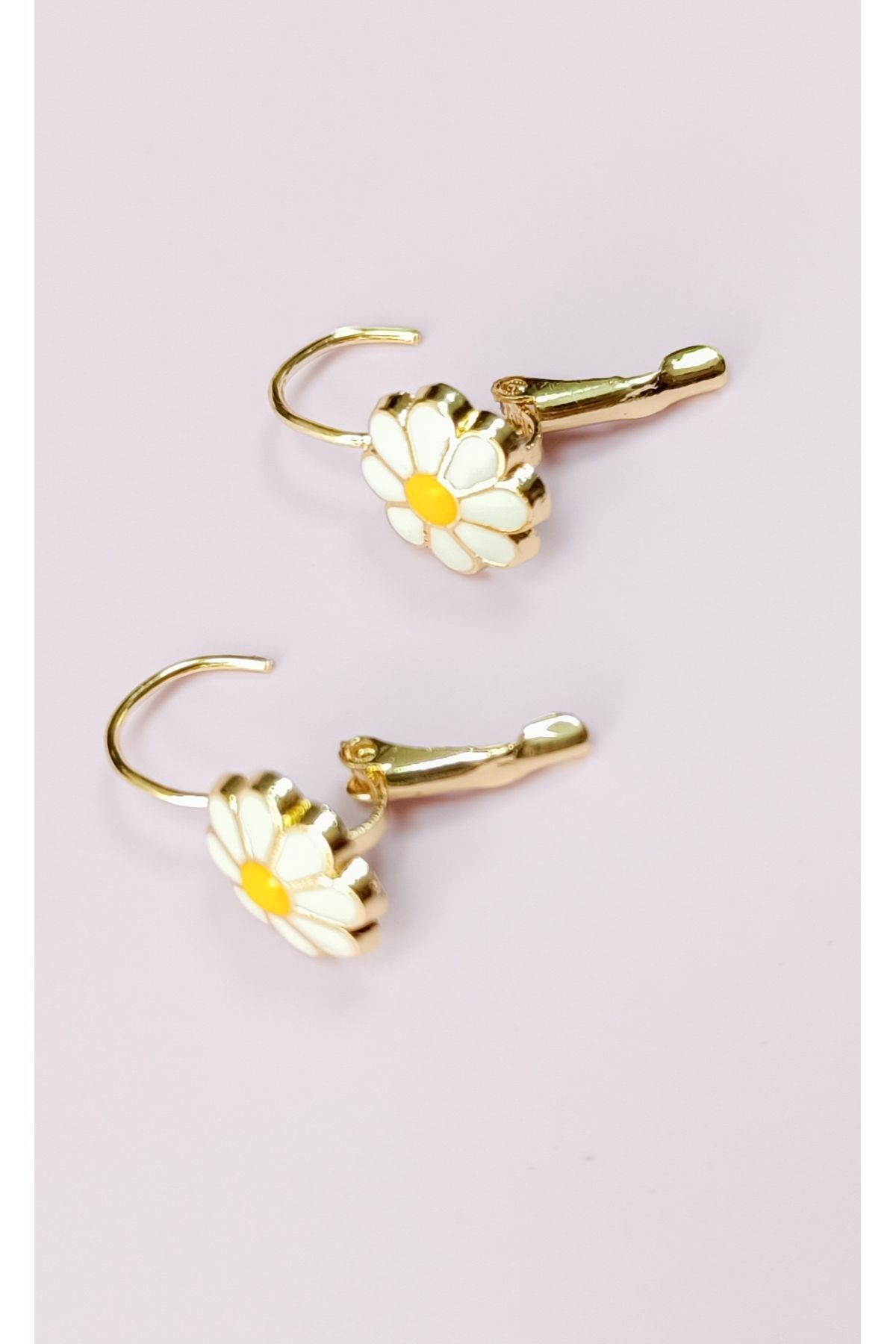 Papatya Figürlü Küpe