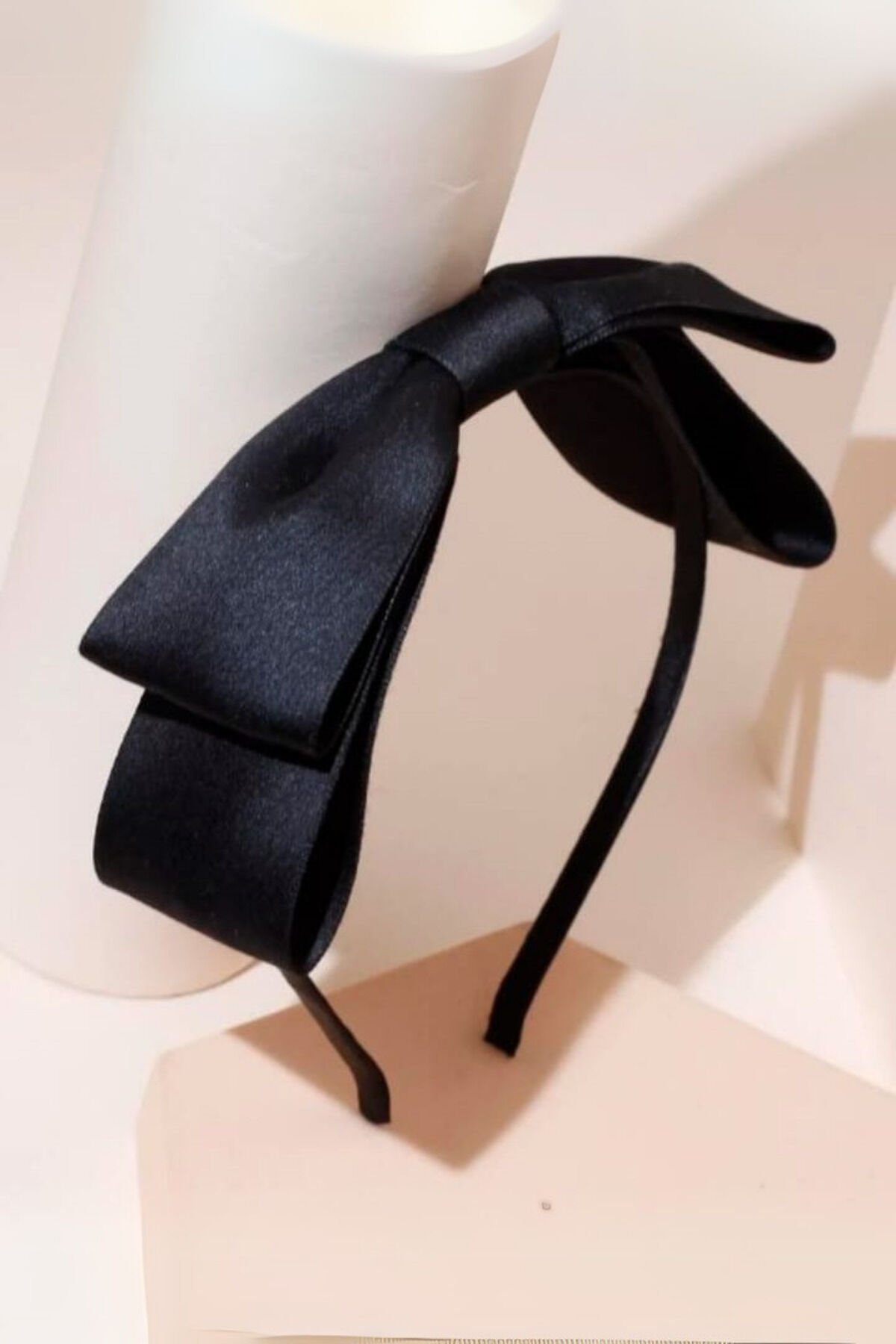 Siyah Fiyon SATEN Taç ( Demir taç üzeri işleme )